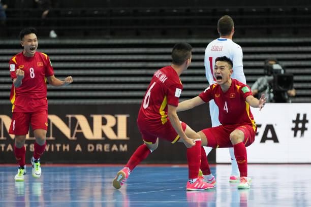 HLV Phạm Minh Giang tiết lộ 'doping' tinh thần giúp Việt Nam vào vòng 1/8 World Cup Futsal