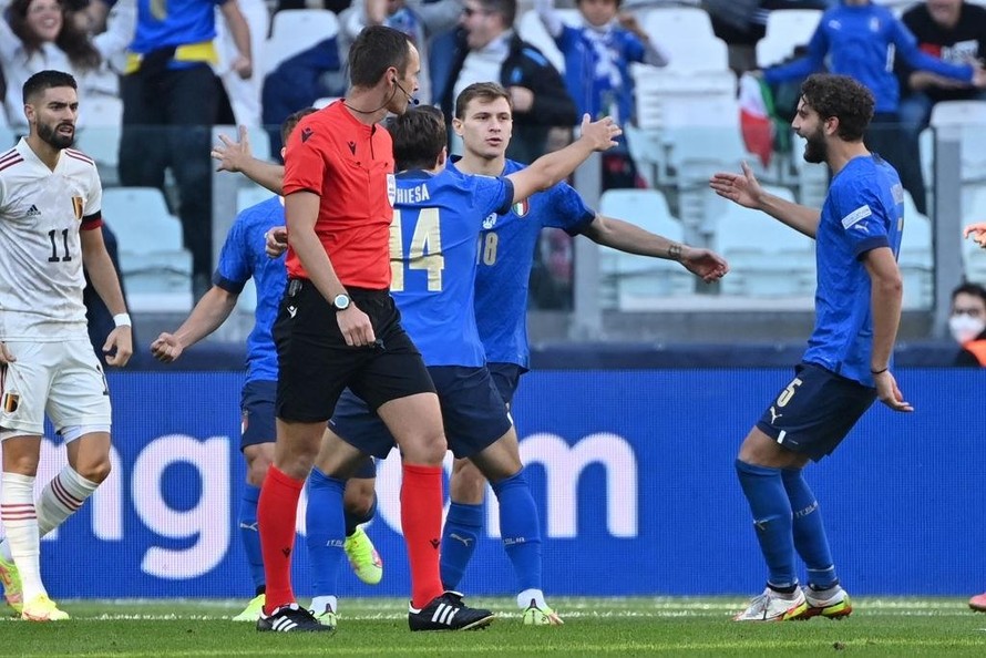 Italia đánh bại Bỉ thuyết phục, HLV Mancini đi vào lịch sử