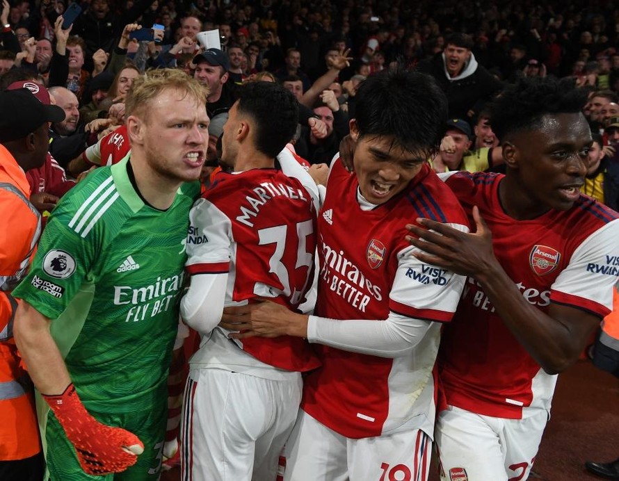 Arsenal 'thoát chết' phút bù giờ trong ngày tái ngộ huyền thoại đội bóng