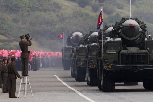Triều Tiên 'chế' xe tải thành hệ thống di chuyển tên lửa