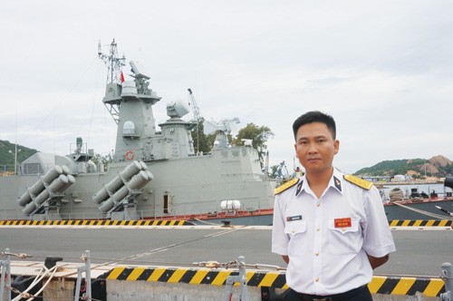  Thuyền trưởng Phạm Văn Sơn tại Vùng 4 Hải quân - Ảnh: An Dy