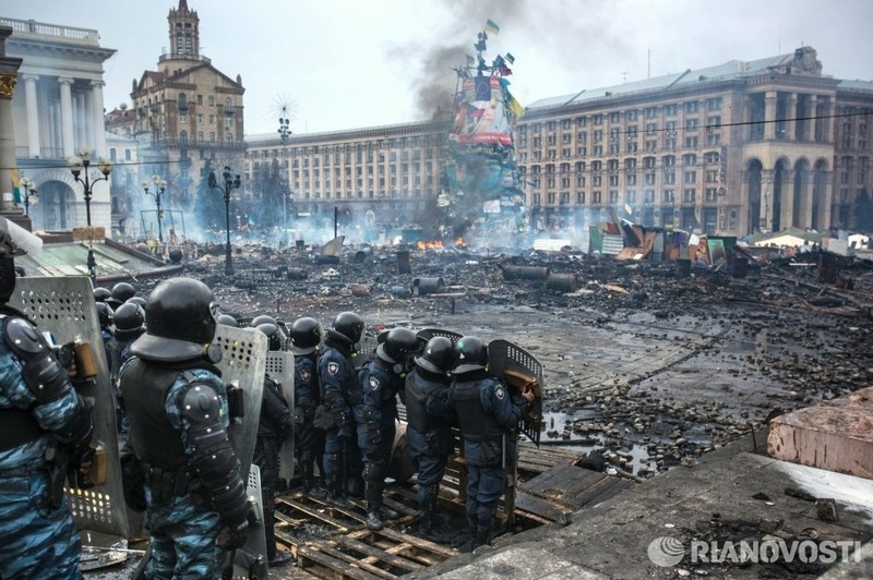 Cảnh sát Ukraine rút khỏi trung tâm Kiev