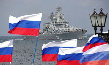 Tàu chiến Nga hiện diện tại Ukraine. Ảnh: Theguardian