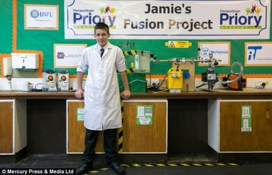 13 tuổi chế tạo thành công lò phản ứng hạt nhân