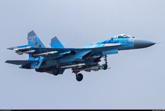 Chiến đấu cơ Su-27 mang số hiệu 45 của không quân Ukraine trên không phận nước này hôm 1/3