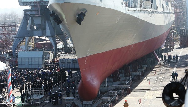 Tàu khu trục Project 11356 mang tên Đô đốc Grigorovich tại nhà máy đóng tàu Yantar ở Kaliningrad vào hôm qua, Ảnh: RIA Novosti