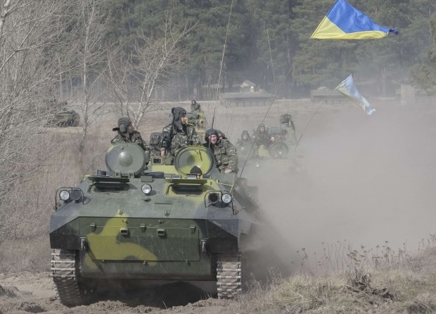 Crimea về Nga, Ukraine huy động 4 vạn quân