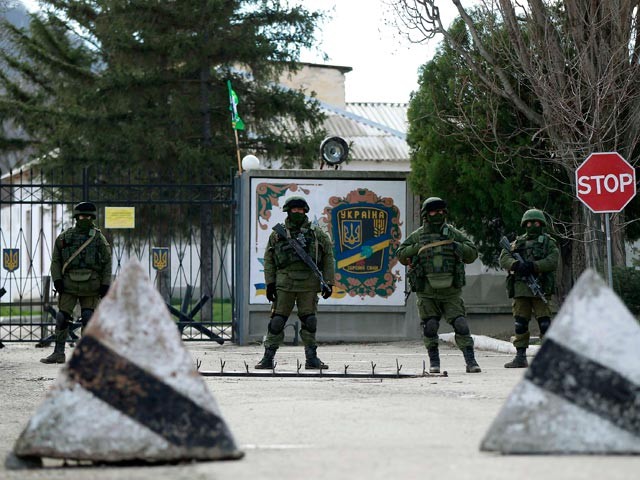Ukraine cho phép quân đội ở Crimea nổ súng