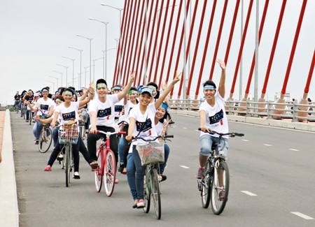 Đà Nẵng: Bạn trẻ hành động để Trái đất thêm xanh
