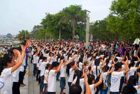 Vũ điệu flashmob của 1.000 bạn trẻ đón chào Festival Huế