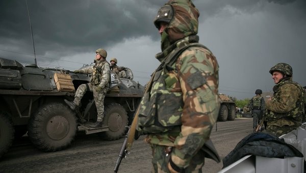 Nga cáo buộc Ukraine và NATO tăng quân trên biên giới