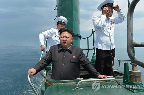 Nhà lãnh đạo Triều Tiêu Kim Jong-un đích thân giám sát cuộc diễn tập từ tàu ngầm mang số hiệu 748 