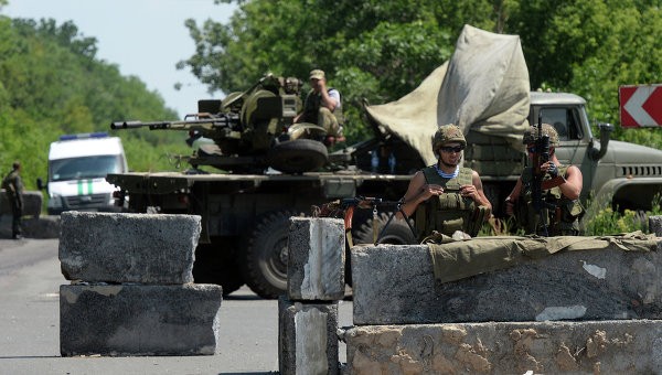 ‘Phớt lờ’ tuyên bố của Tổng thống, Ukraine tiếp tục pháo kích Slaviansk