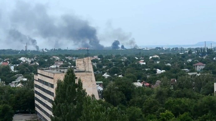 Không quân Ukraine oanh tạc Lugansk