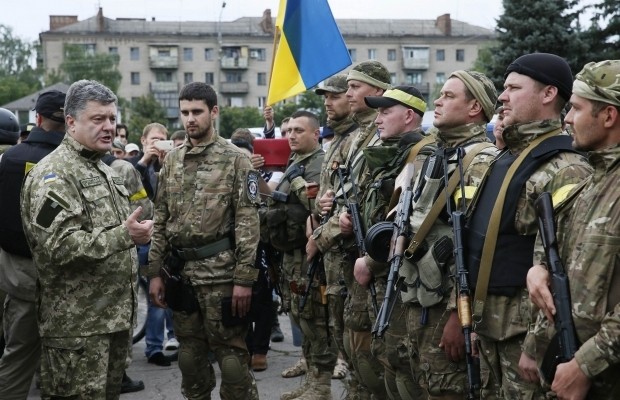 Tổng thống Ukraine bất ngờ tới Sloviansk