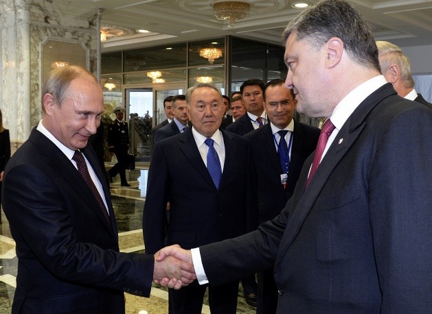 Tổng thống Nga và Ukraine bắt tay trước cuộc hội đàm