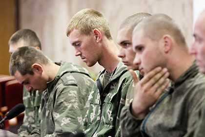 Binh sĩ Nga được cho đã chuyển tới trại tạm giam ở thủ đô Kiev, Ukraine