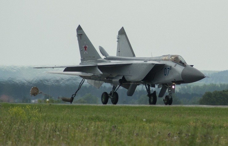 Tiêm kích MiG-31 Nga gặp nạn, phi công nhảy dù đào thoát