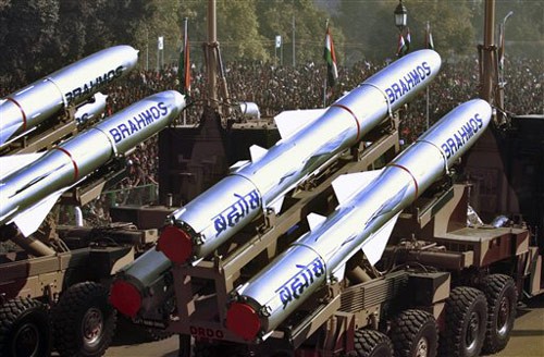 Ấn Độ tính xuất khẩu 15 hệ thống vũ khí