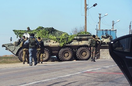 Ukraine đưa nhiều thiết giáp tới biên giới Nga
