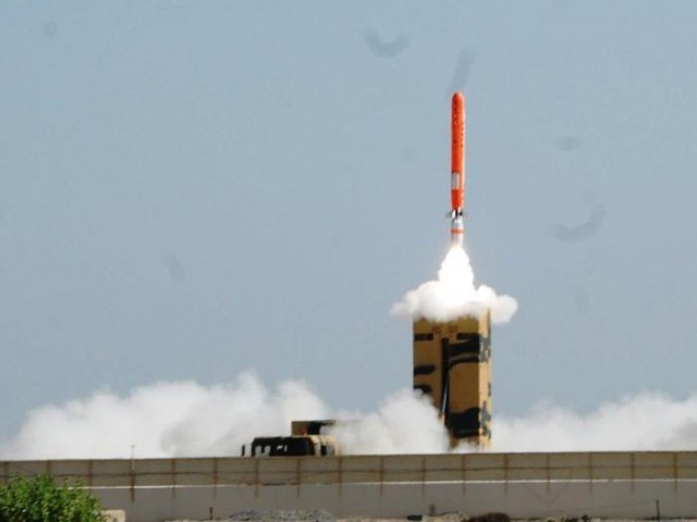 Tên lửa hành trình Babur của Pakistan có khả năng mang đầu đạn hạt nhân, phạm vi hoạt động 640 km, tấn công các mục tiêu cả trên biển lẫn đất liền.