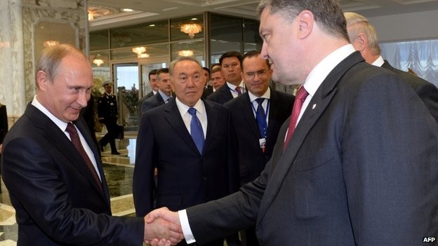 Tổng thống Nga và Ukraine tại cuộc gặp diễn ra ở Thủ đô Minsk, Belarus hồi tháng 8/2014