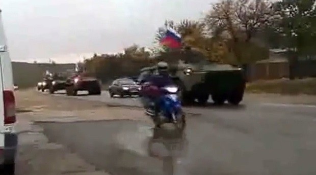 Thiết giáp Nga rầm rập tiến về vùng giáp ranh Crimea – Ukraine