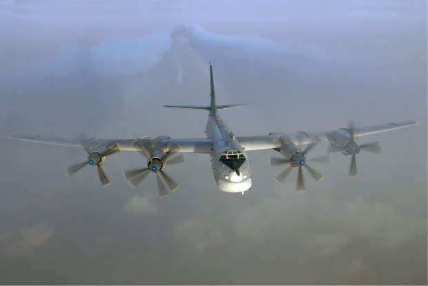 Máy bay ném bom chiến lược Tu-95 của Nga