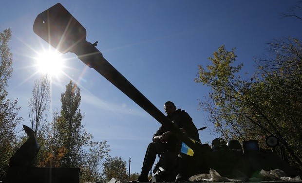Nghi Nga đưa vũ khí qua biên giới, Ukraine điều thêm quân