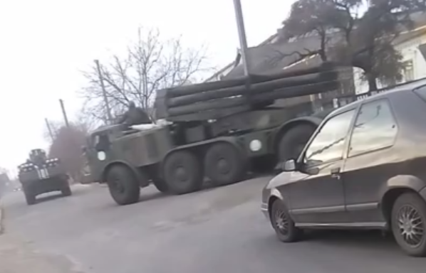 Lộ 'bằng chứng' Ukraine đưa pháo hạng nặng tới miền Đông