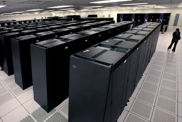 Siêu máy tính BlueGene/L được trưng bày tại Phòng thí nghiệm quốc gia Lawerence Livermore, California hôm 27/10/2005. (Kimberly White/Reuters)