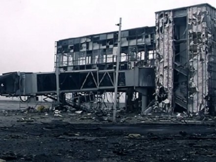 Sân bay quốc tế Donetsk tan hoang sau các cuộc giao tranh. Ảnh: UNN