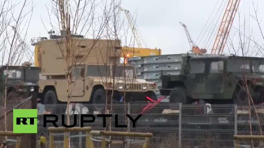 [VIDEO] Thiết giáp Mỹ rầm rập tới Baltic