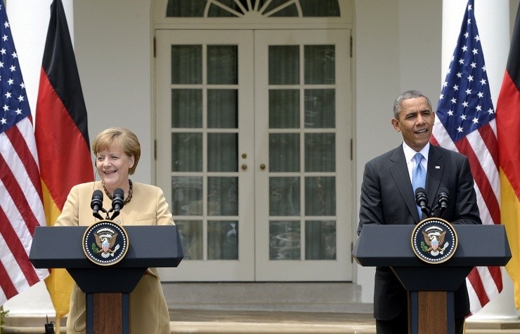 Tổng thống Mỹ Obama (trái) và Thủ tướng Đức Merkel đã thảo luận về sự gia tăng xung đột ở phía Đông – Nam Ukraine.