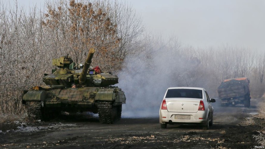 [VIDEO] Trong vòng lửa đạn chiến sự ác liệt ở Donetsk