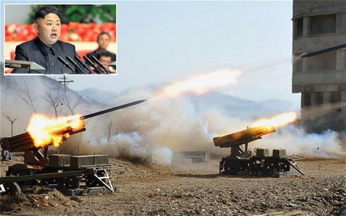 Nhà lãnh đạo CHDCND Triều Tiên Kim Jong-un chỉ huy một cuộc tập trận của quân đội nước này.
