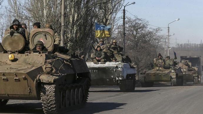Quân đội và khí tài quân sự Ukraine rời vùng chiến sự miền đông
