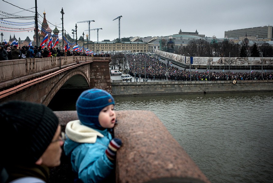 [ẢNH] Vạn người tuần hành tưởng niệm ông Nemtsov