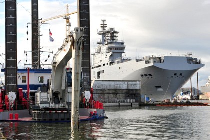 Tàu hỗ trợ đổ bộ mang trực thăng Mistral mang tên Sevastopol tại nhà máy đóng tàu Pháp