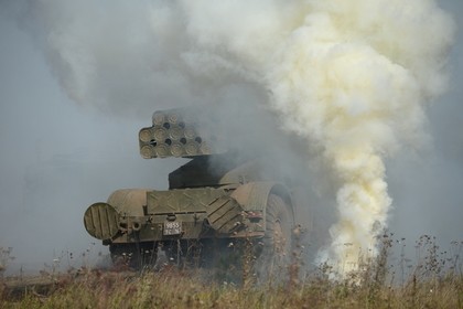 Cả chính quyền Kiev và ly khai miền Đông đều tuyên bố việc rút vũ khí khỏi Donbass theo đúng thỏa thuận Minsk