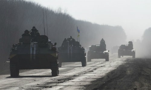 Phe ly khai tố quân đội Kiev lén lút chuyển 200 khẩu pháo tự hành trong đêm tới miền Đông.