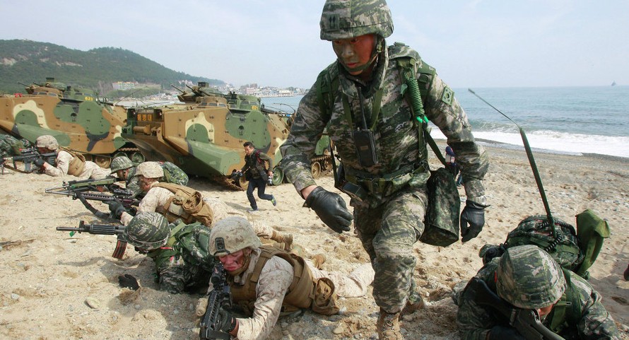 Hơn 10.000 binh sĩ Mỹ - Hàn tập trận đổ bộ bờ biển