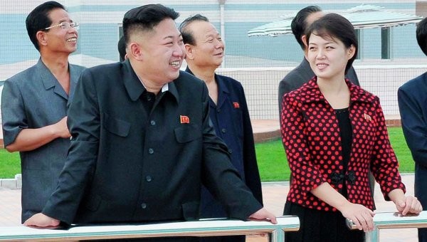 Nhà lãnh đạo CHDCND Triều Tiên Kim Jong-un và phu nhân Ri Sol-ju 