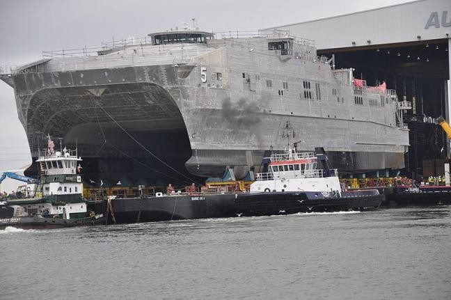 Hải quân Mỹ nhận tàu đổ bộ siêu tốc hai thân thứ 5