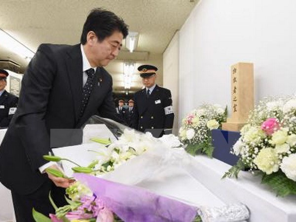 Thủ tướng Nhật Bản Shinzo Abe tại lễ tưởng niệm 20 năm ngày xảy ra vụ tấn công đẫm máu bằng khí độc sarin. (Nguồn: Kyodo/TTXVN)