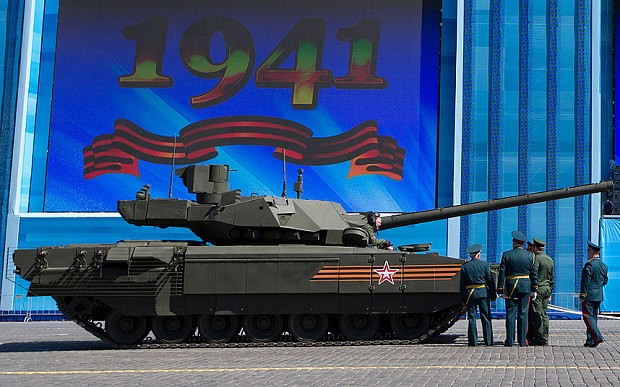 [VIDEO] Siêu tăng T-14 Armata bất ngờ đứng khựng trong buổi tổng duyệt