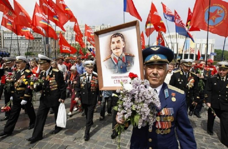 Các cựu chiến binh tuần hành kỷ niệm 70 năm chiến thắng phát xít tại Thủ đô Moscow, Liên bang Nga