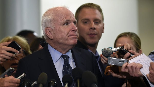 Thượng nghị sĩ Mỹ John McCain từ chối tham gia Hội đồng cố vấn Ukraine