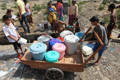 Hơn 330 người chết vì nắng nóng ở Ấn Độ
