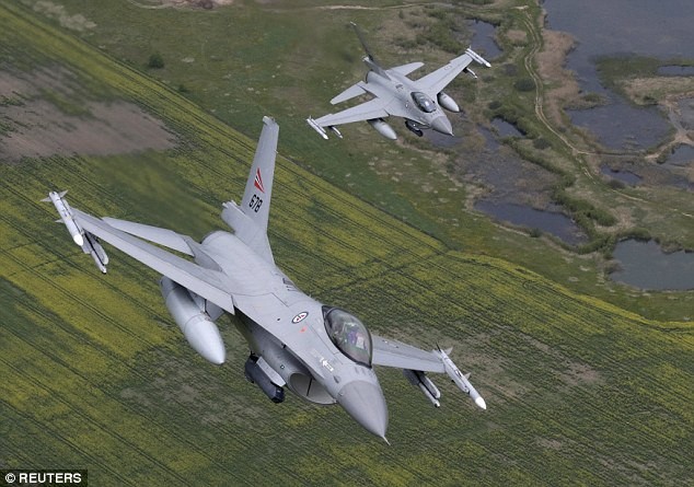 [VIDEO] Máy bay NATO gầm rú gần biên giới Nga
